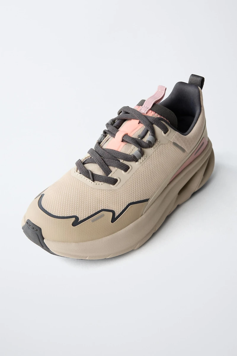 SNEAKER WITH SOLE DETAIL