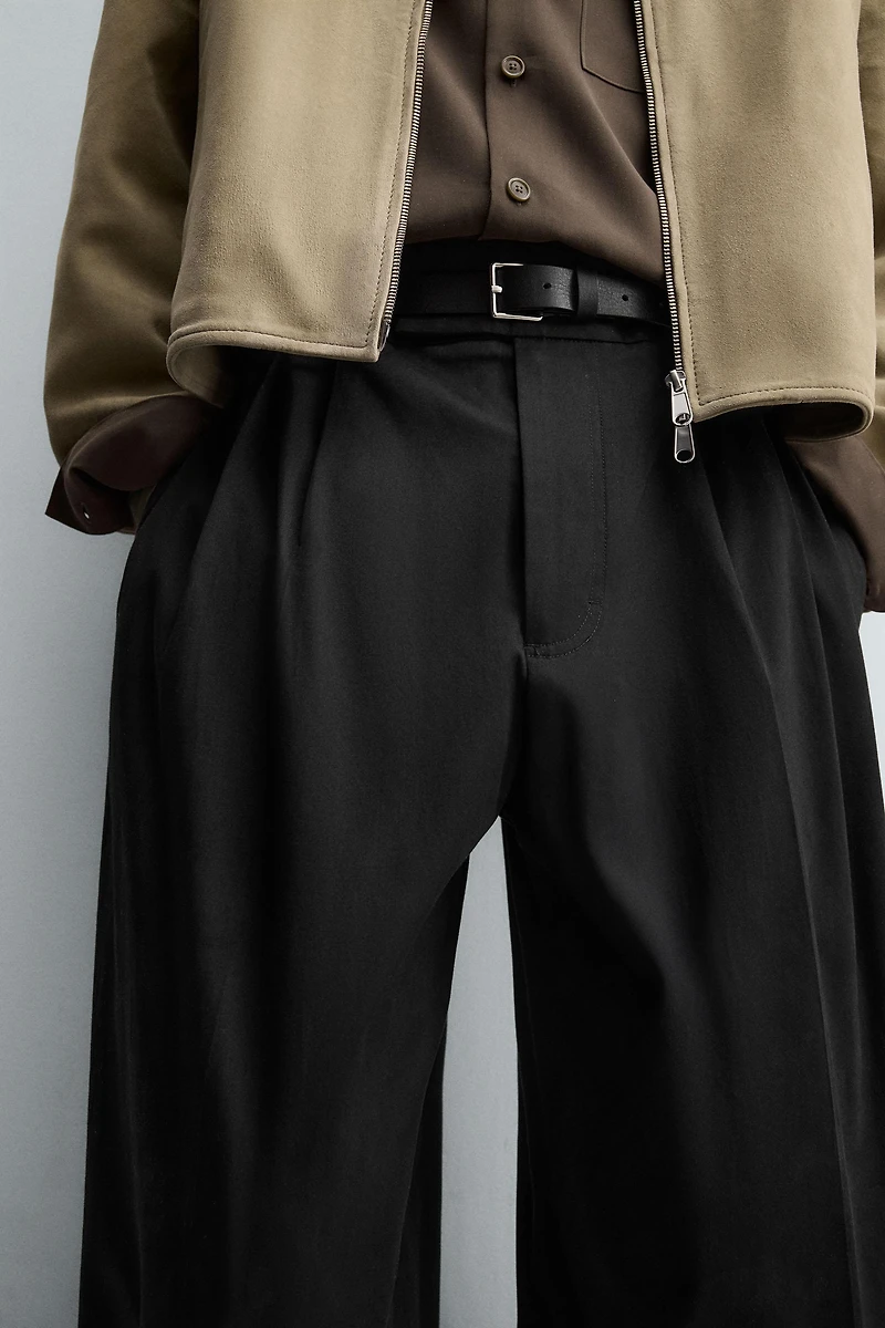 RELAXED FIT PLEATED PANTS