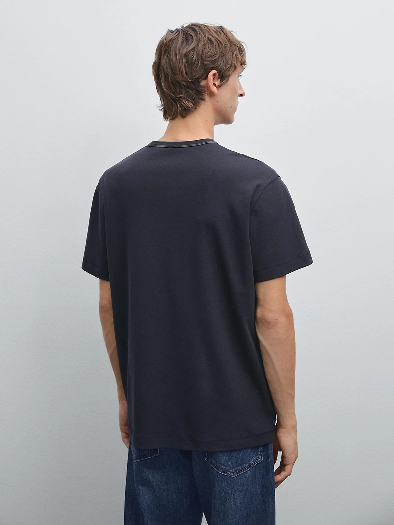 Short-sleeve T-shirt with contrast topstitching