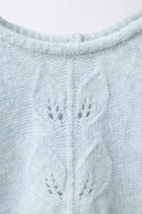 PULL EN MAILLE AVEC FEUILLES