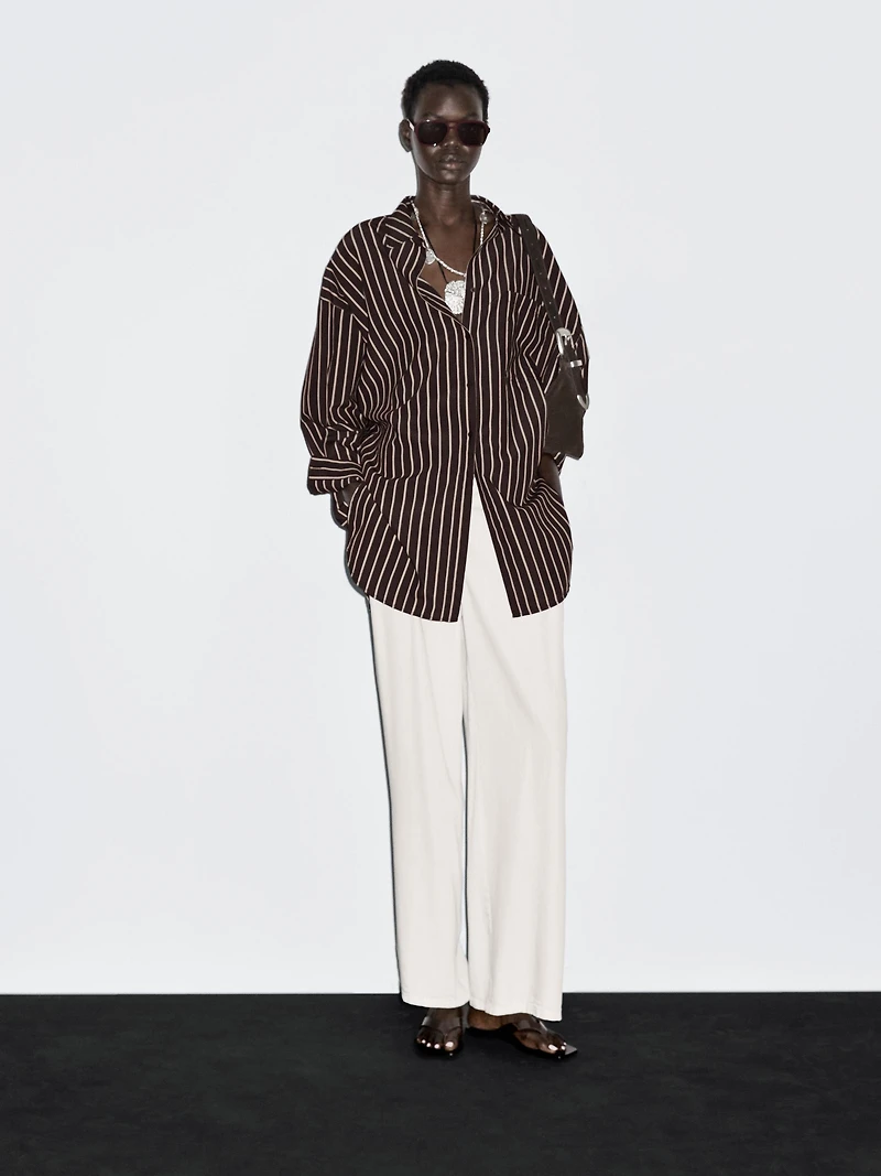 Loose-fitting striped shirt