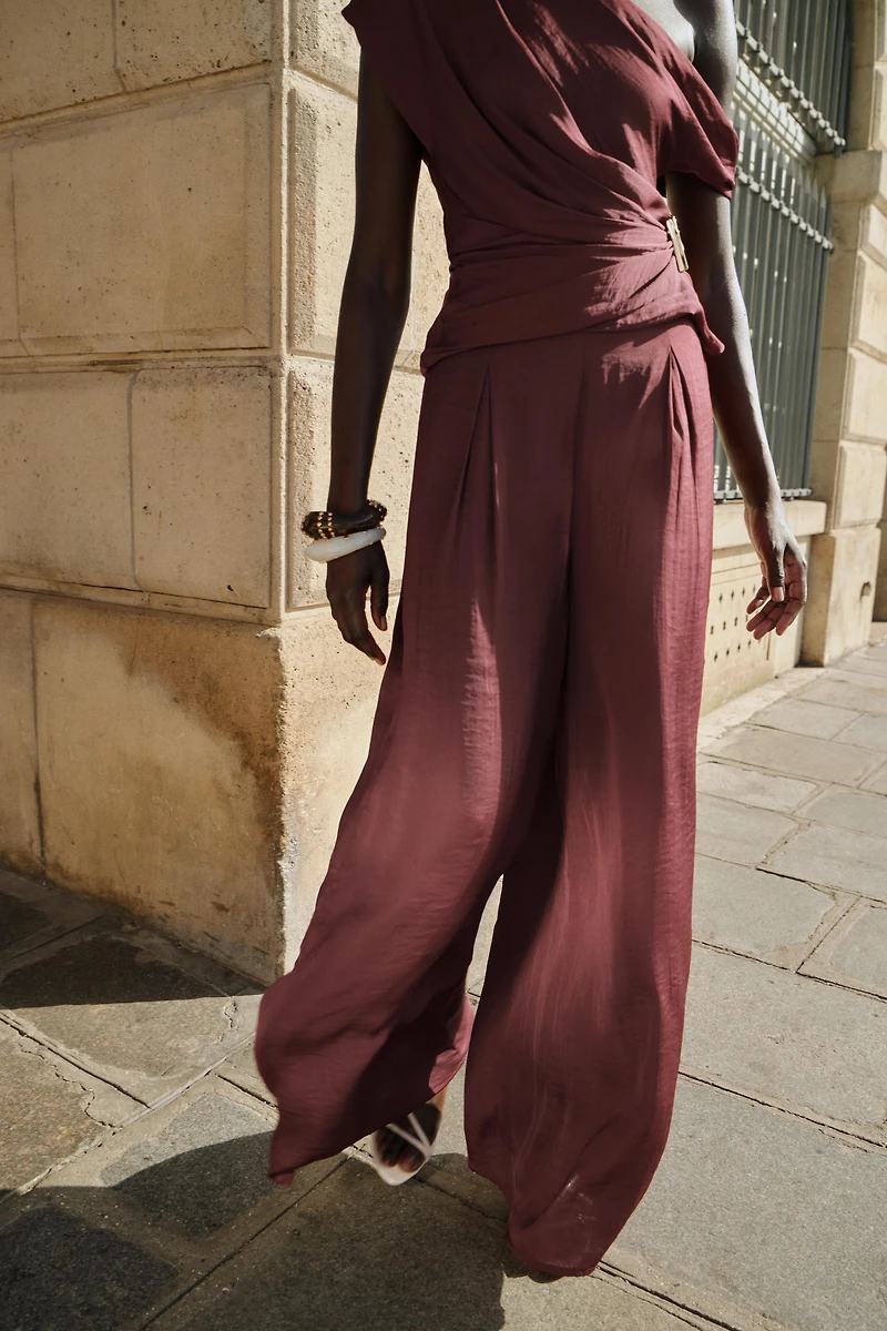 PLEATED WIDE LEG PANTS