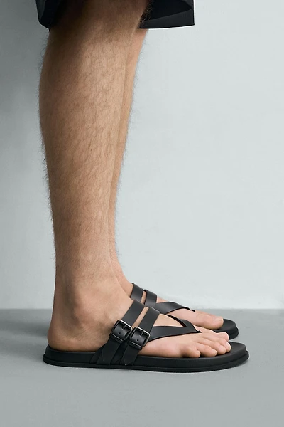 STRAPPY SANDALS WITH BUCKLE DETAIL