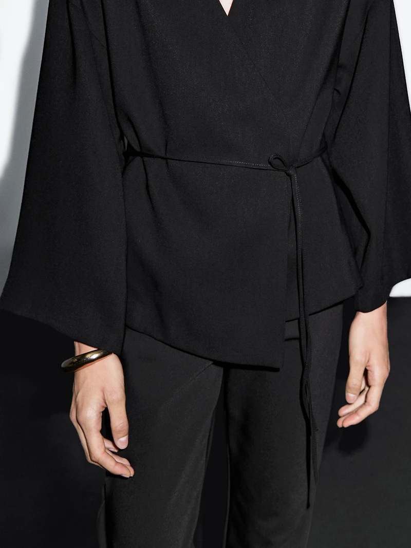 Flowing V-neck kimono