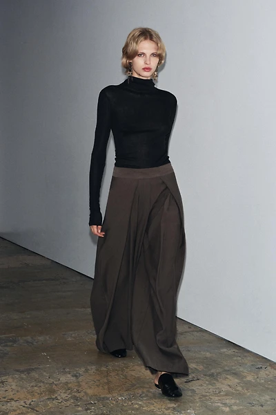 HIGH NECK T-SHIRT