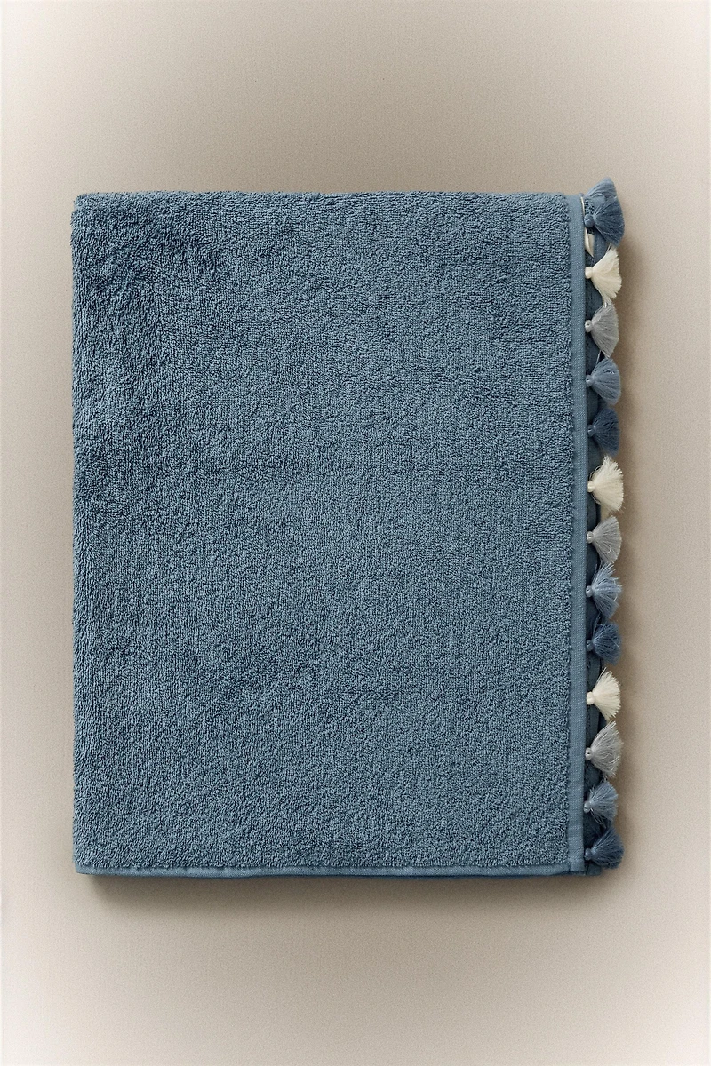 BATH TOWEL WITH TASSELS