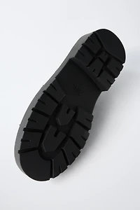 MOCASSINS À POMPONS