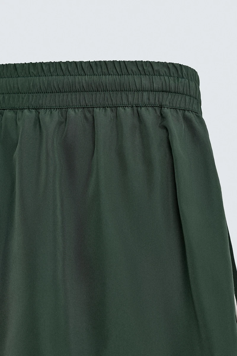 CONTRAST PIPING SHORTS