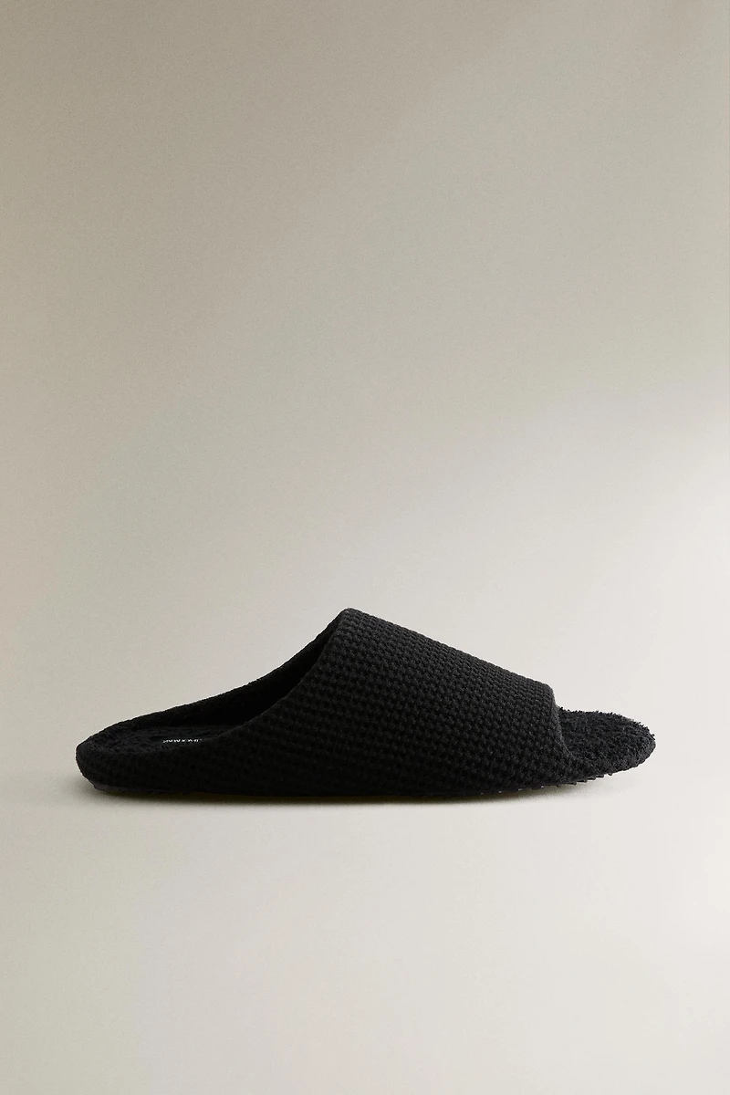 CHAUSSONS SERVIETTE OUVERTS BAIN