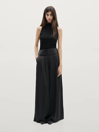 Flowing wide-leg trousers with darts
