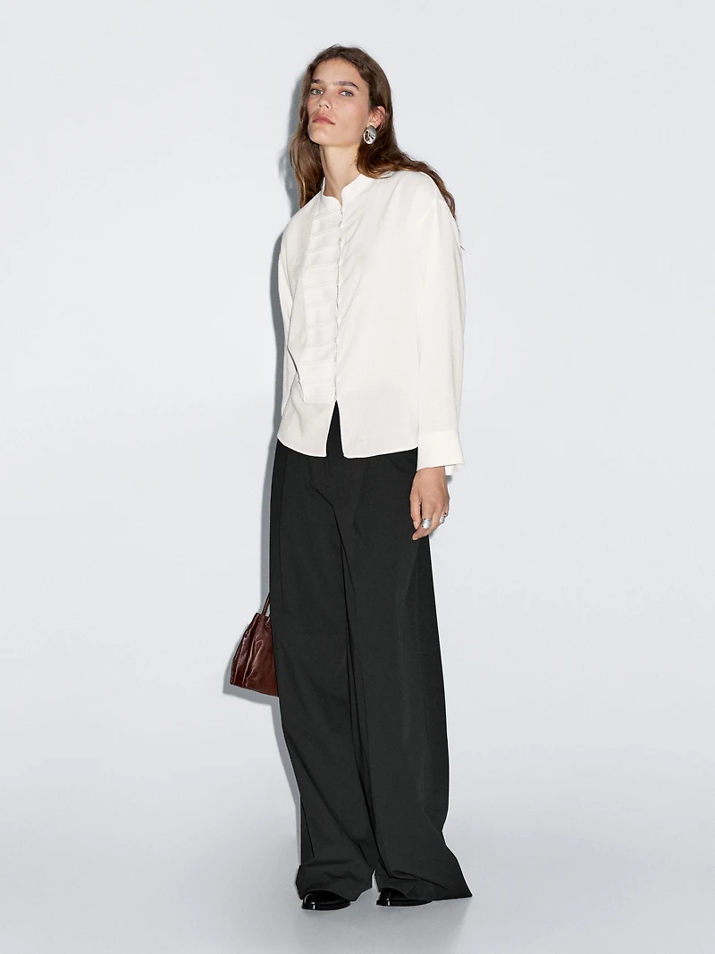 Round-neck shirt with button details