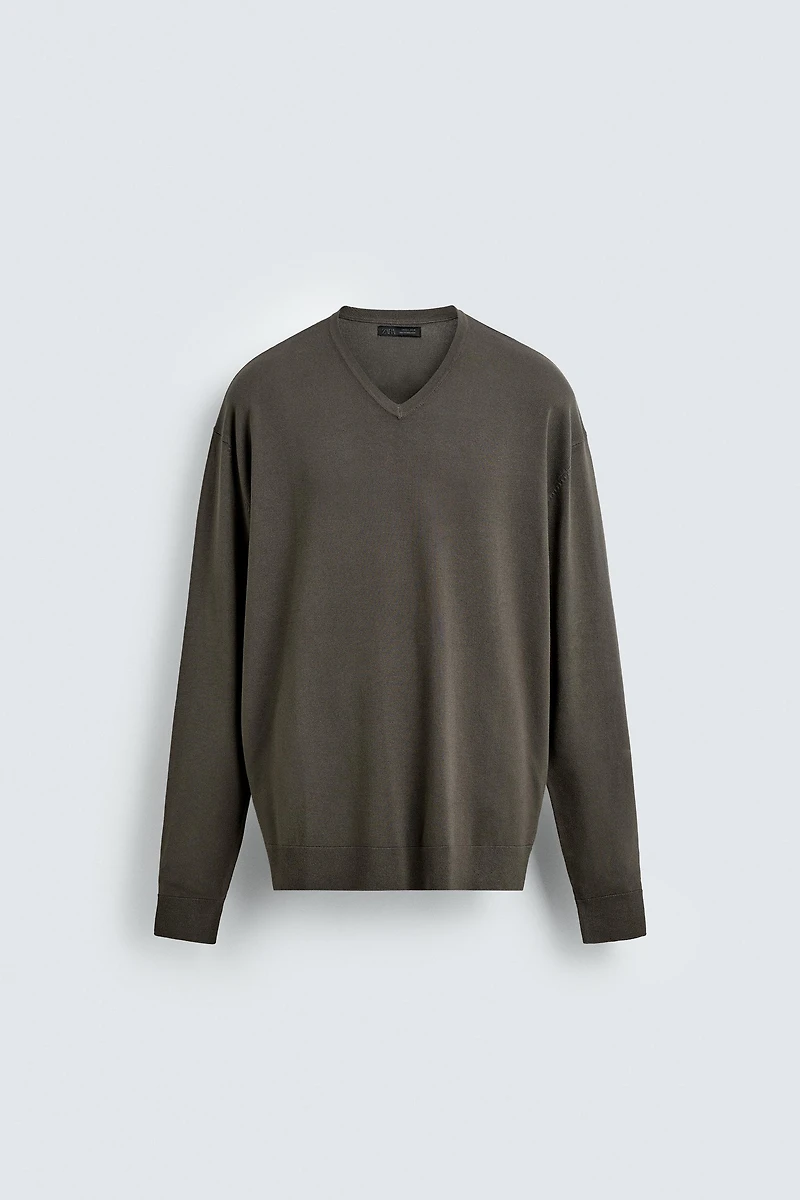 PULL BASIQUE À COL EN V