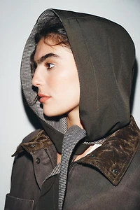 CONTRASTING PLAID HOOD