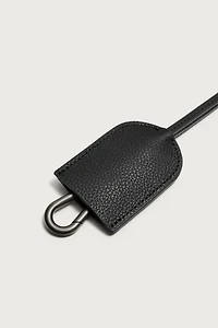 PORTE-CLÉS AVEC PENDENTIF EN CUIR