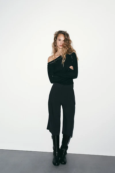 LONG SLEEVE T-SHIRT WITH STUDS