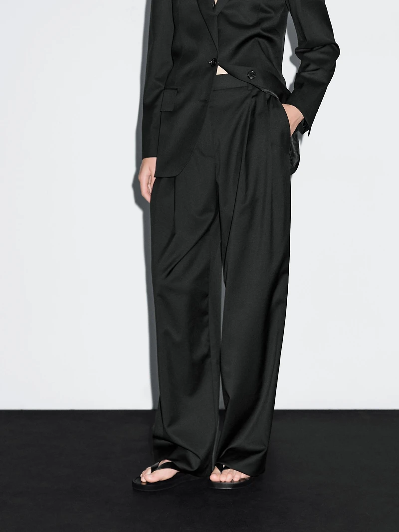 100% extra fine wool pleated trousers