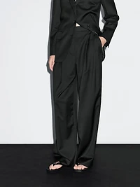 100% extra fine wool pleated trousers