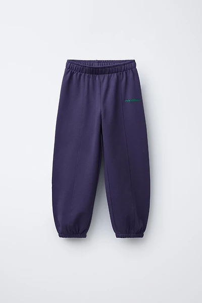 PANTALON DE JOGGING EN MOLLETON AVEC INSCRIPTION BRODÉE
