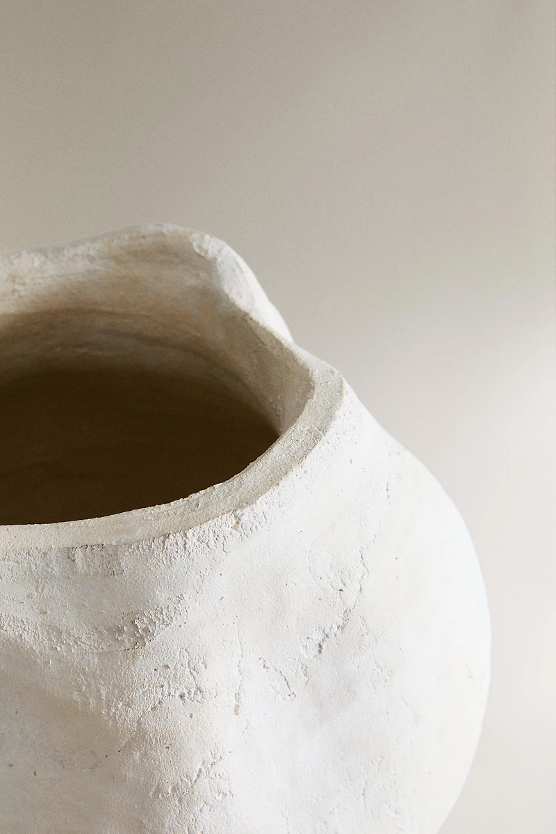 VASE EN CÉRAMIQUE IRRÉGULIÈRE