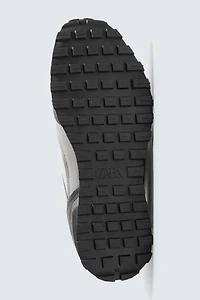 ATHLETIC SNEAKERS