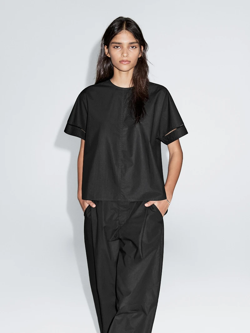 Loose-fitting blouse with sleeve detail