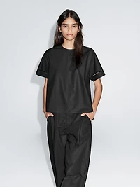 Loose-fitting blouse with sleeve detail