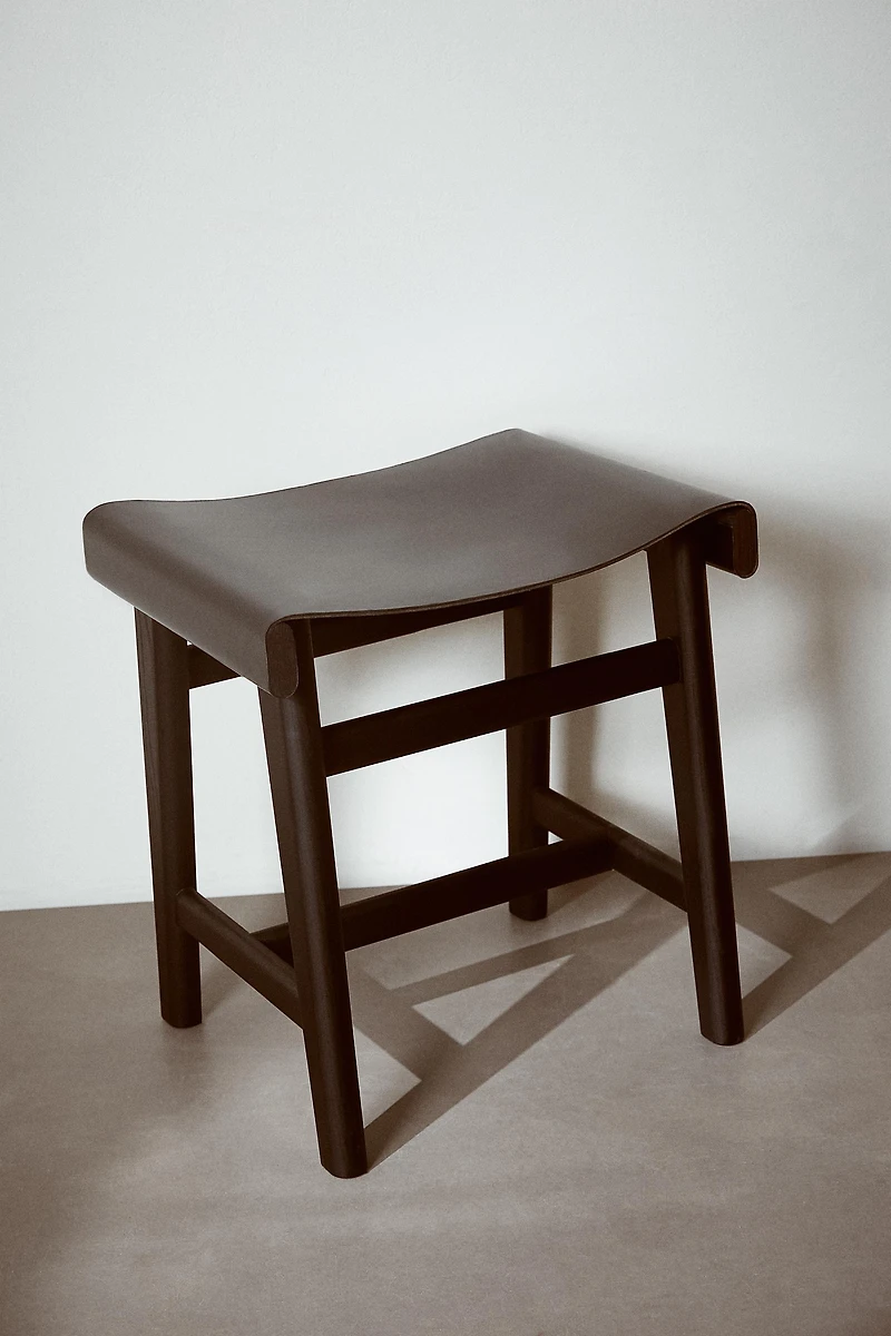 STOOL 01