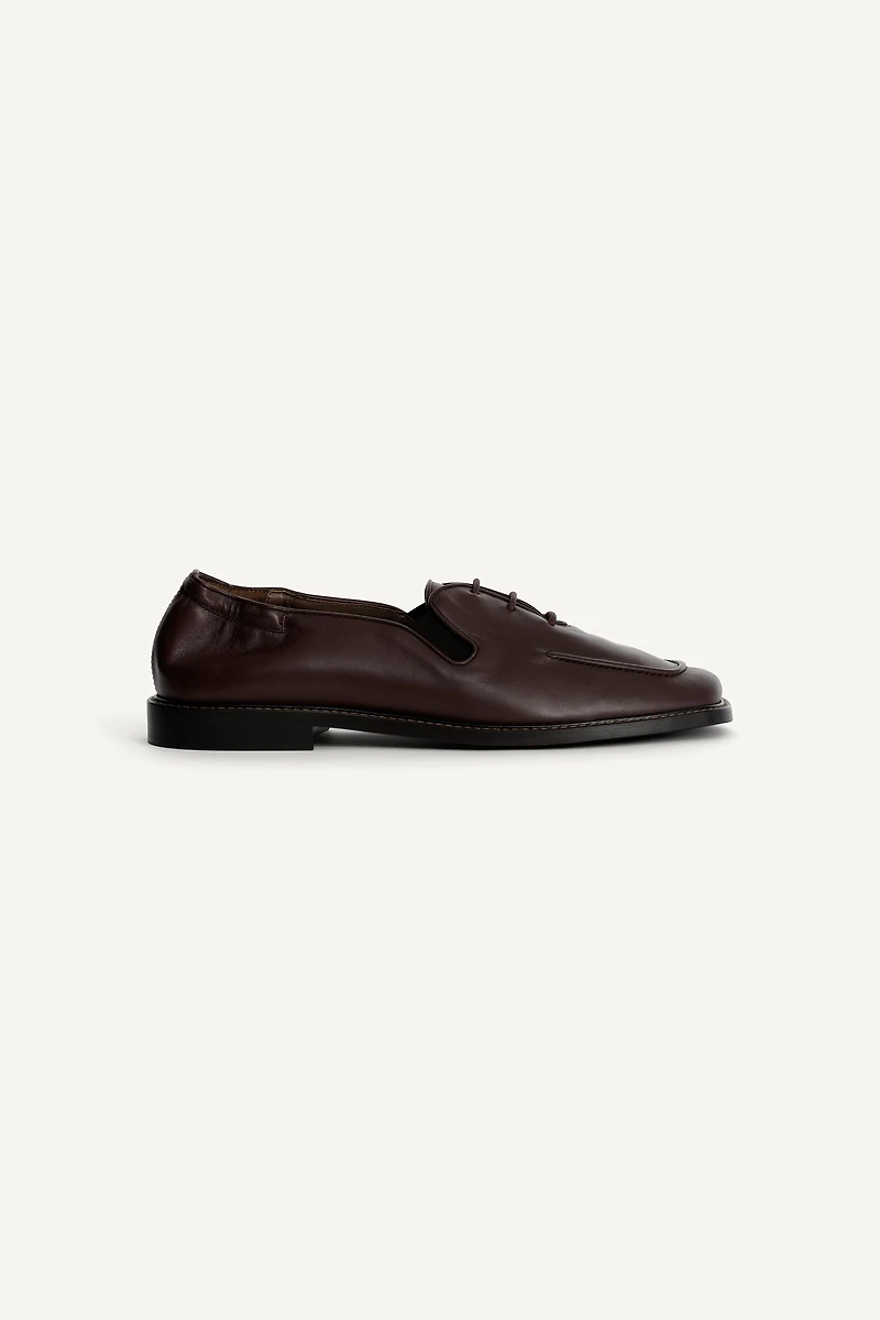 CHAUSSURES EN CUIR