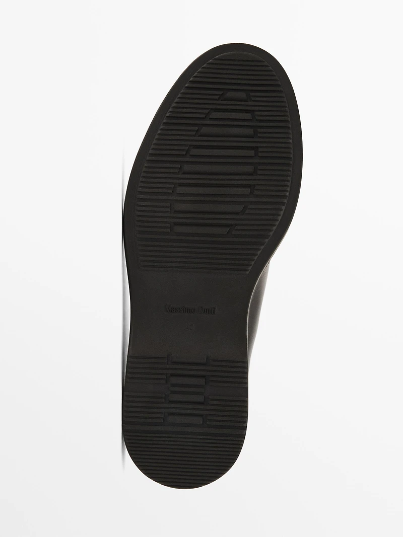 Moc toe Chelsea boots