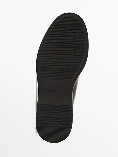 Moc toe Chelsea boots
