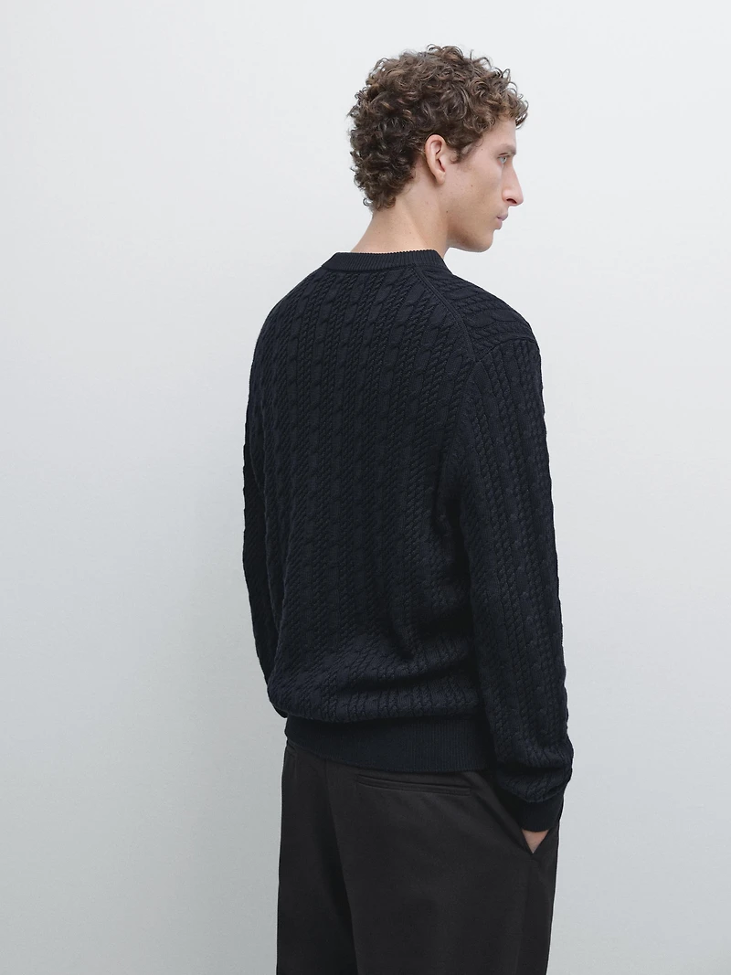 Cable-knit 100% cotton sweater with crew neck