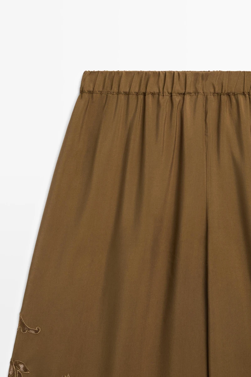 Pantalon large fluide brodé