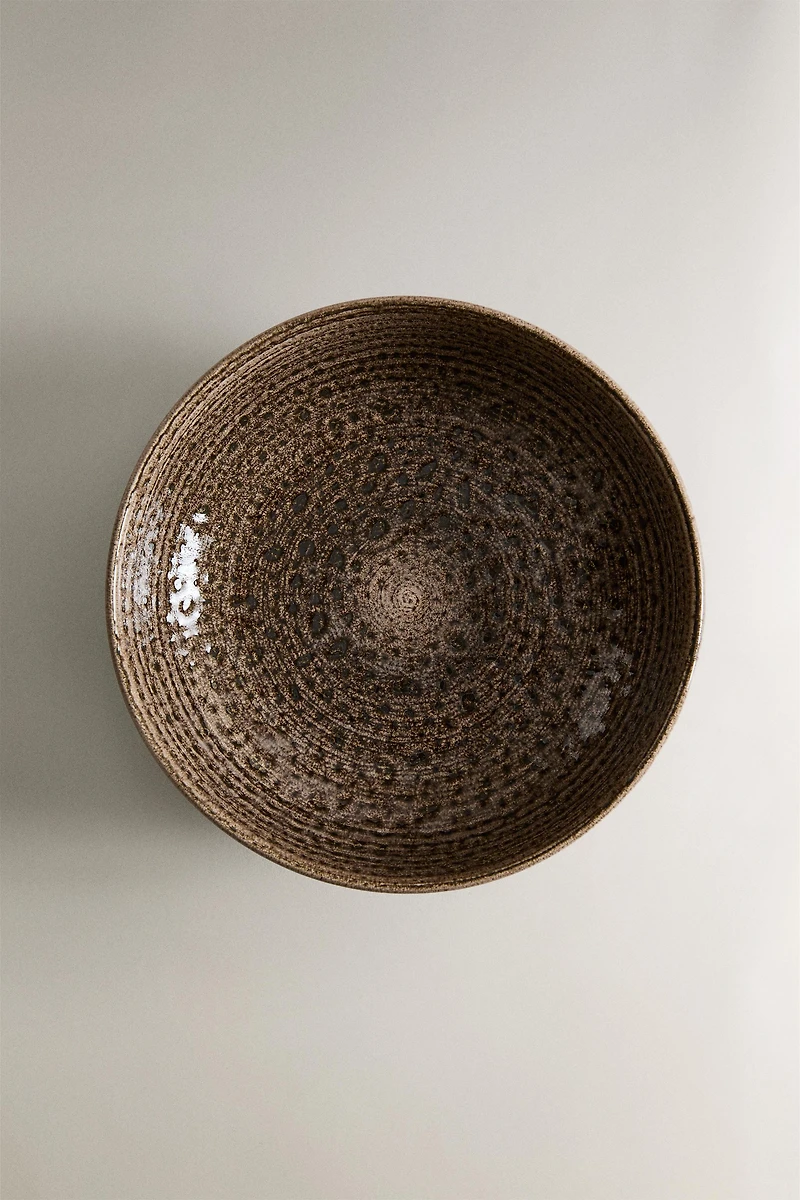 SOUP PLATE WITH RAISED DESIGN