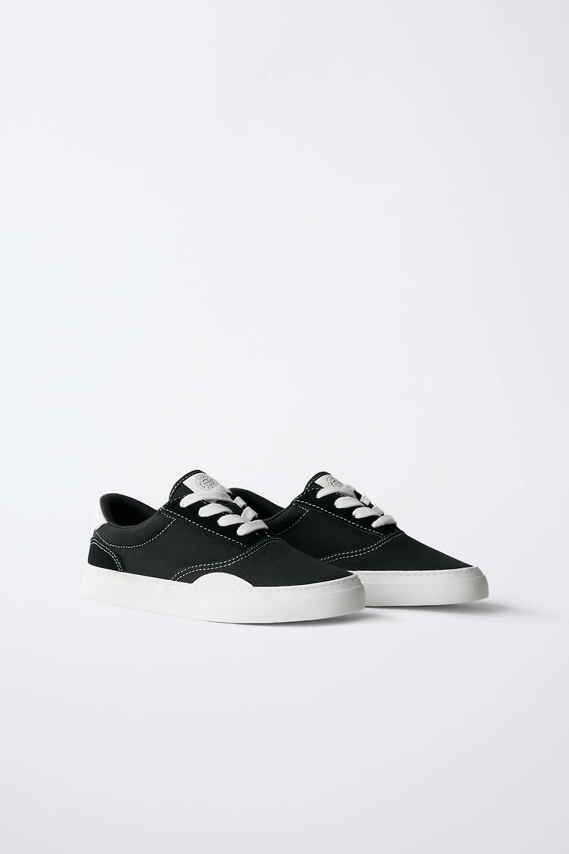 SKATER SNEAKERS