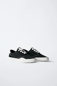 SKATER SNEAKERS