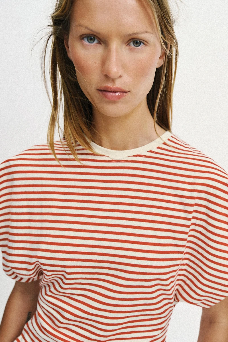 T-SHIRT AJUSTÉ À RAYURES