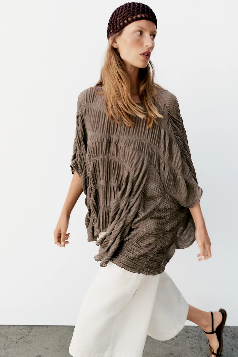 TEXTURED CAPE TOP