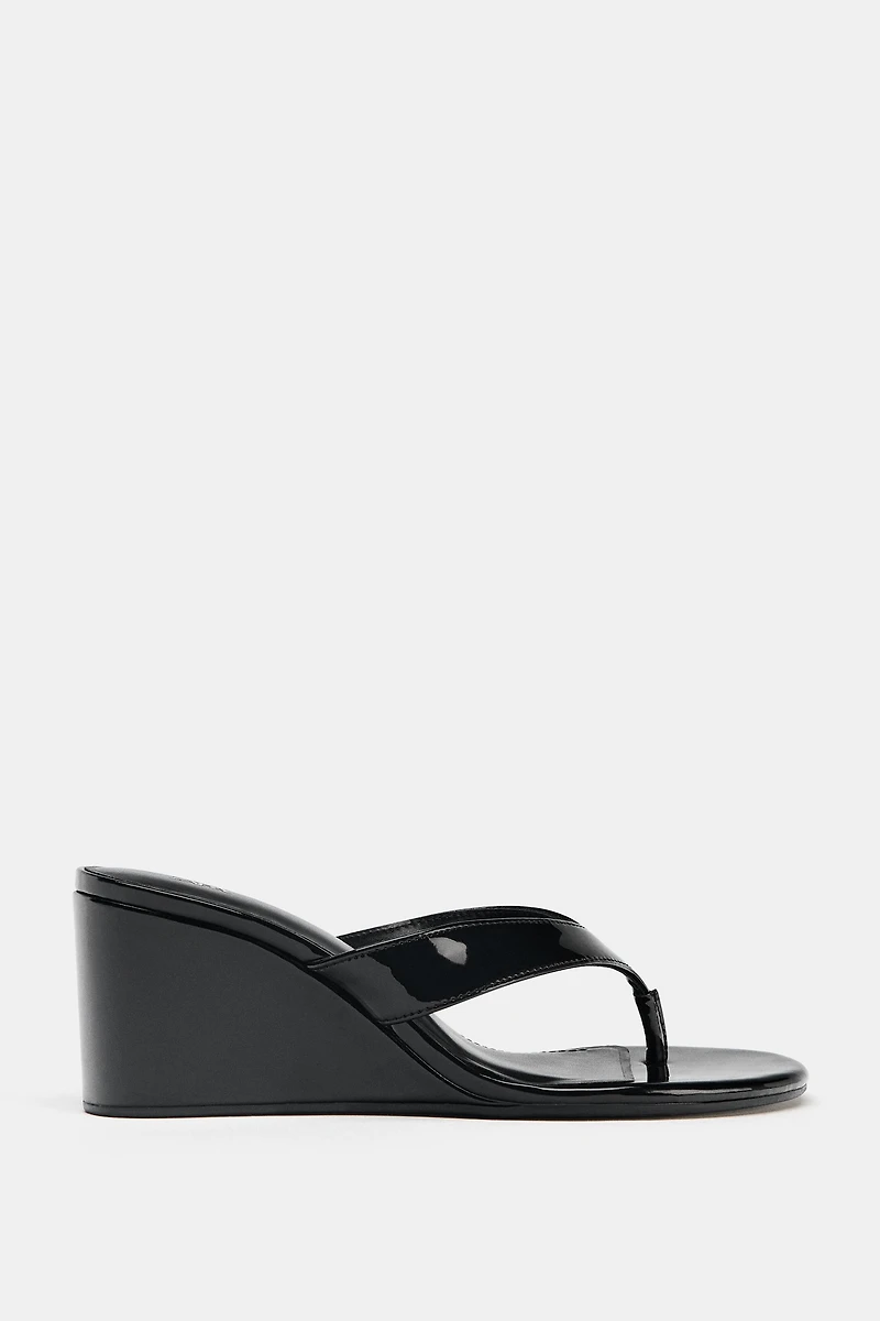 PATENT WEDGE SANDALS