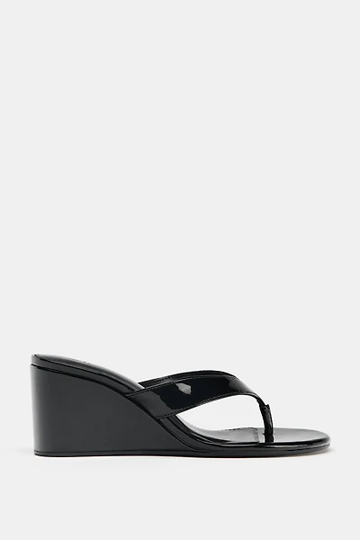 PATENT WEDGE SANDALS