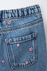 JUPE-CULOTTE EN JEAN À FLEURS BRODÉES