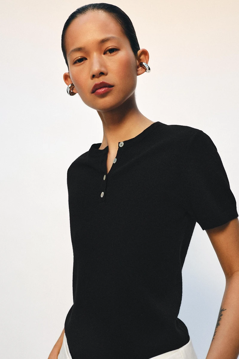 KNIT BUTTON-FRONT TOP