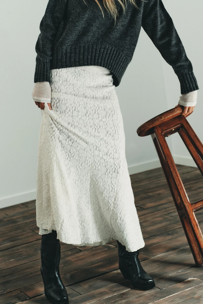 SOFT-TOUCH LACE SKIRT