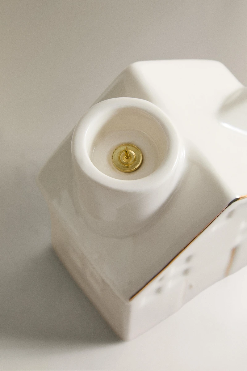 CERAMIC CHRISTMAS HOUSE TEALIGHT HOLDER