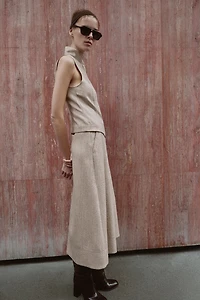 SLEEVELESS HIGH COLLAR TOP