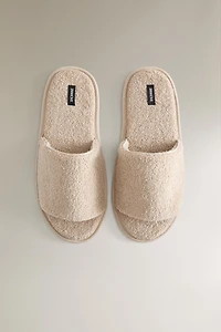 CHAUSSON SERVIETTE DE BAIN OUVERT