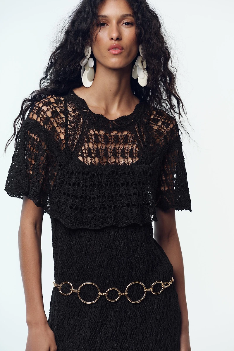 ROBE LONGUE EN MAILLE POINTELLE À VOLANT