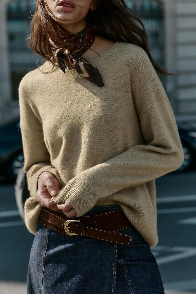 WOOL KNIT SWEATER