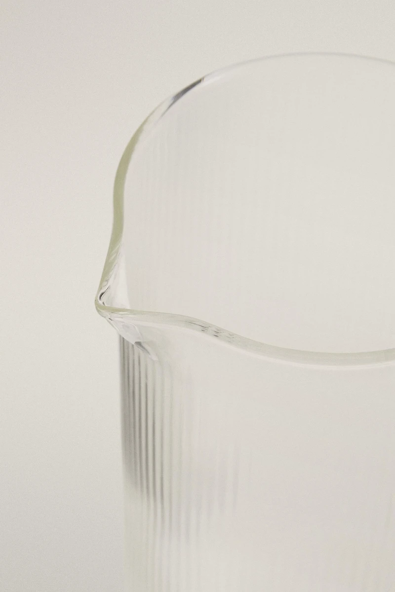 BOROSILICATE GLASS PITCHER WITH LINE DESIGN