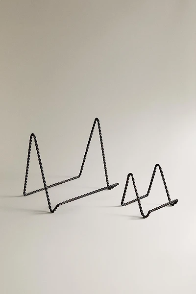 BRAIDED METAL DISPLAY