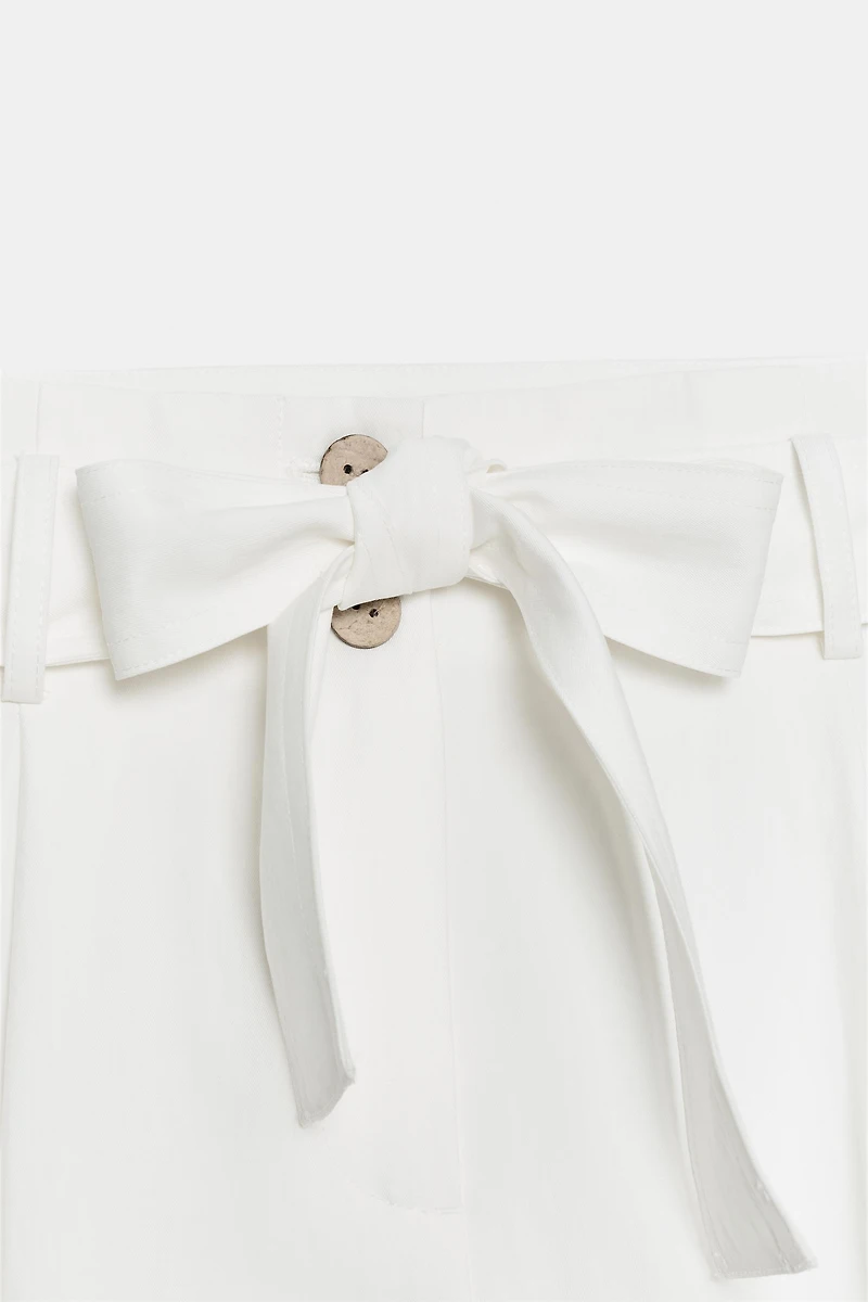 SHORT AVEC CEINTURE À NŒUD
